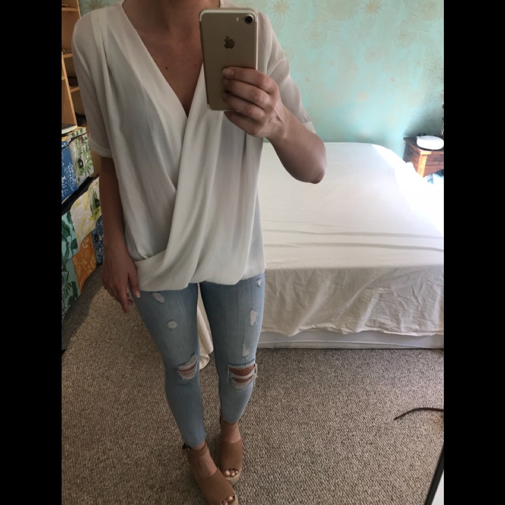 Beautiful drop neck short sleeve blouse.